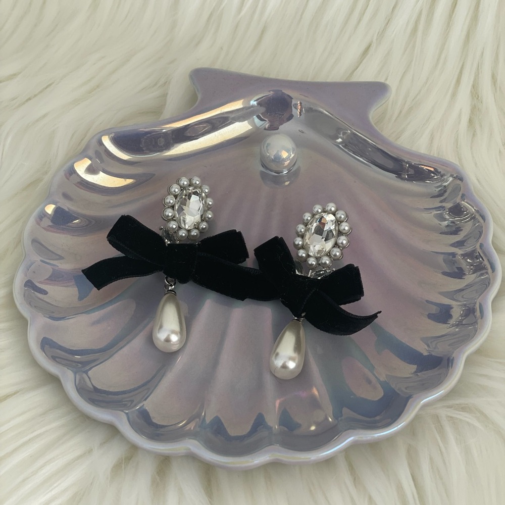Brand New Elegant Bowknot Earrings